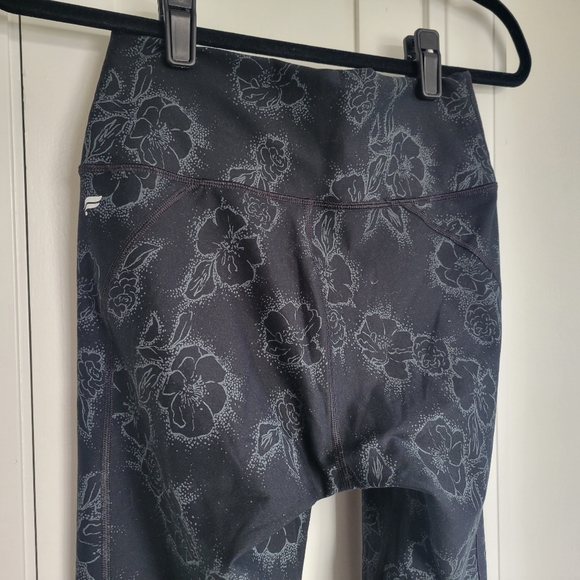Fabletics High-Waisted Printed PowerHold 7/8 in Outlined Floral - Picture 7 of 9